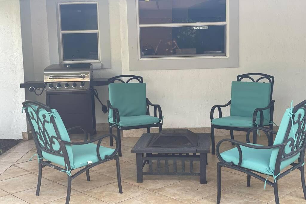 Cheerfull 4/Bed/ 3 Bath / Pool / Best Location North North Naples エクステリア 写真